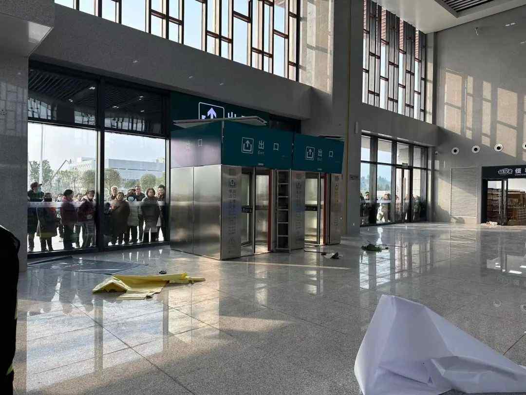 从客运员到值班员:一名铁路职工的工作日常与内心和解(图6) “这个工作太稳定了,大家都狠不下心来辞职”